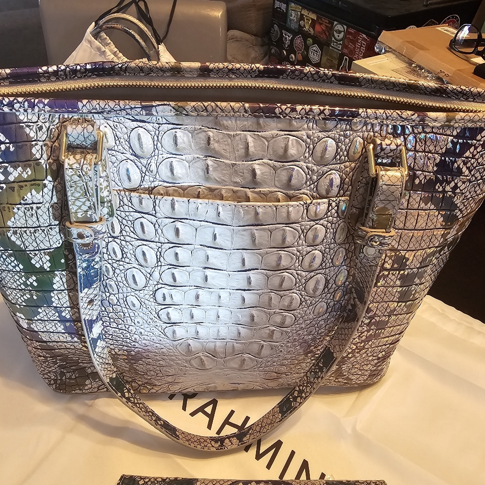 Brahmin handbag with matching wallet - Picture 4 of 6